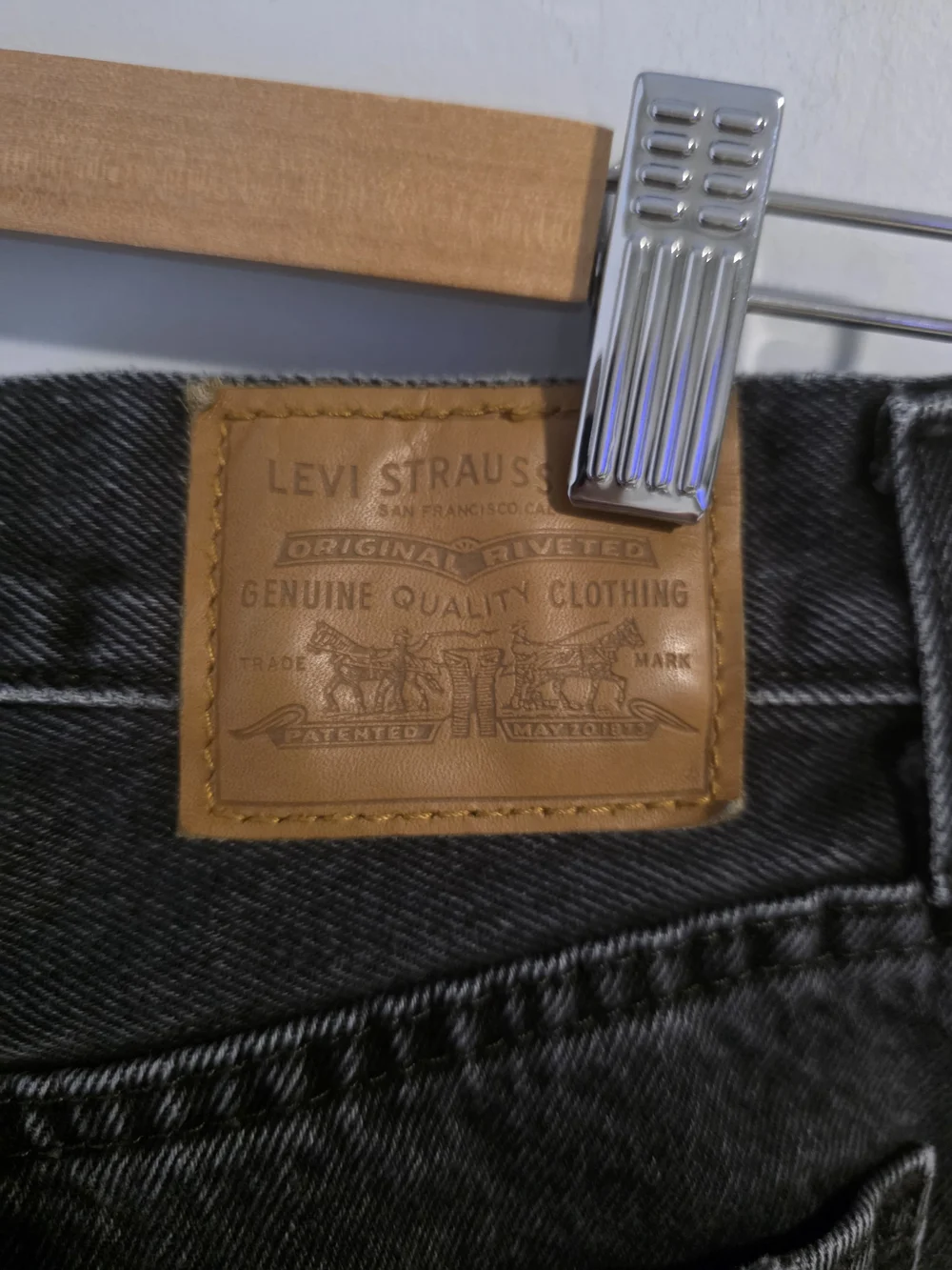 Levi’s Premium Midy Straight Black Washed Jeans Women’s Size 26 - Picture 7 of 16